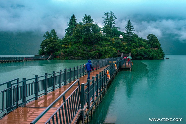 巴松錯(cuò)和納木錯(cuò)哪個(gè)更美