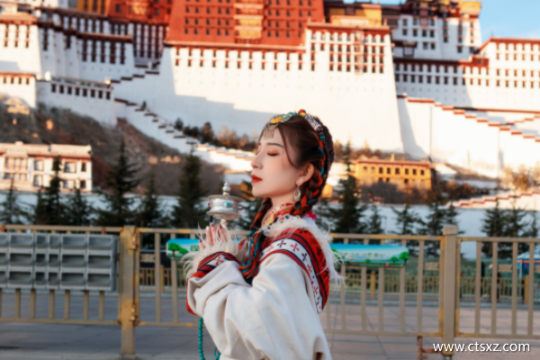 西藏山南旅游景點