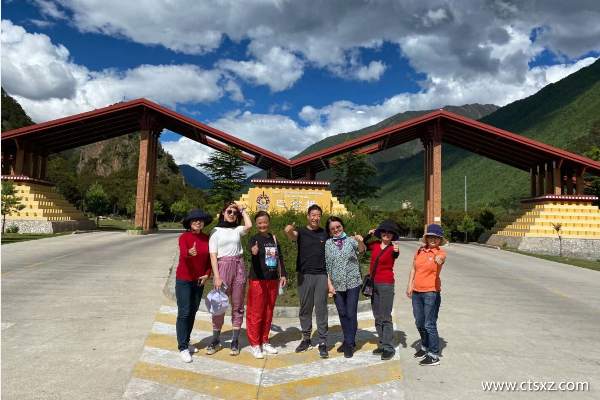 為什么說爸媽去西藏適合跟團(tuán)游